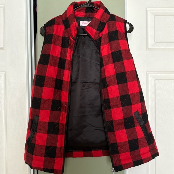 Pink Lily Jackets & Blazers - Pink Lily Women’s Winter Plaid Vest, Great Condition! Size Medium
